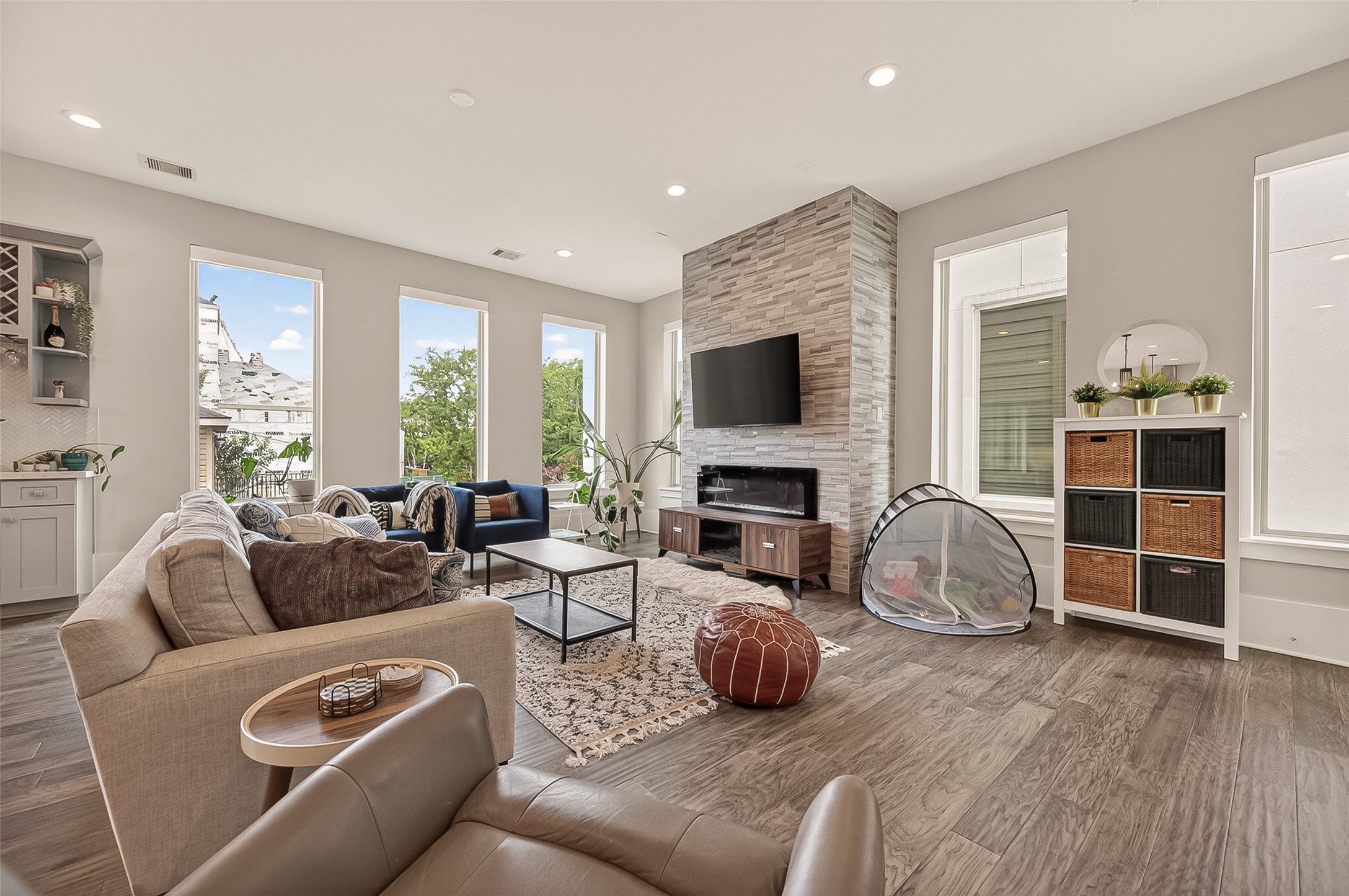 1810 Branard Street, Unit B Houston, TX 77098 - Photo 4 of 24