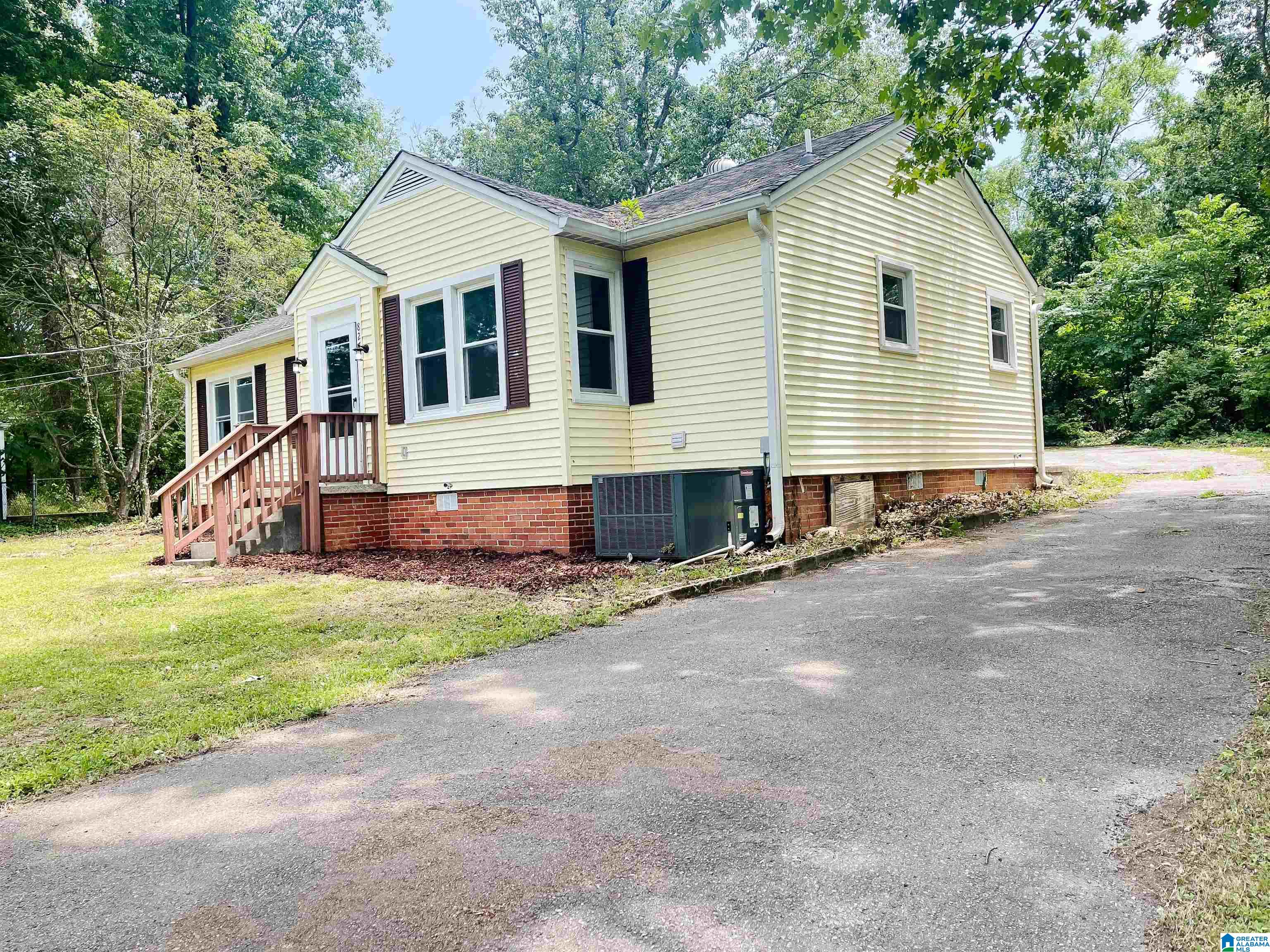 827 Hillcrest Road Birmingham, AL 35235 - Photo 2 of 16