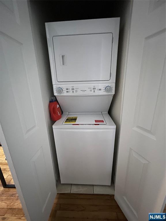 280-320 Oak Street, Unit 314 TI Ridgewood, NJ 07450 - Photo 3 of 16 a utility room with dryer and washer