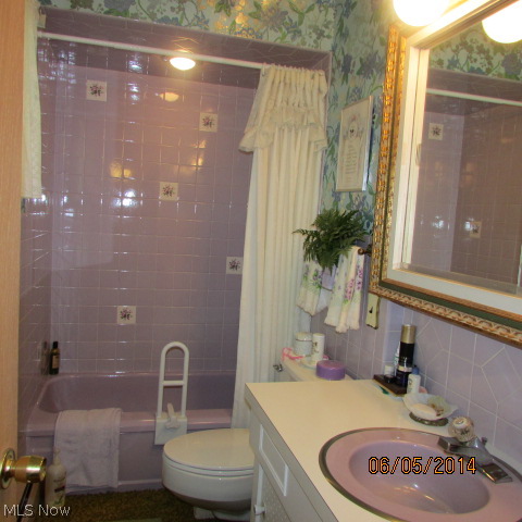 3901 Industry Road Rootstown, OH 44272 - Photo 15 of 22 Owner's bath.