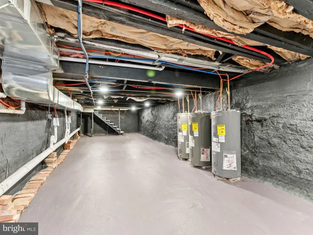 a view of an empty room with wooden roof