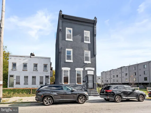 a car parked in front of a building