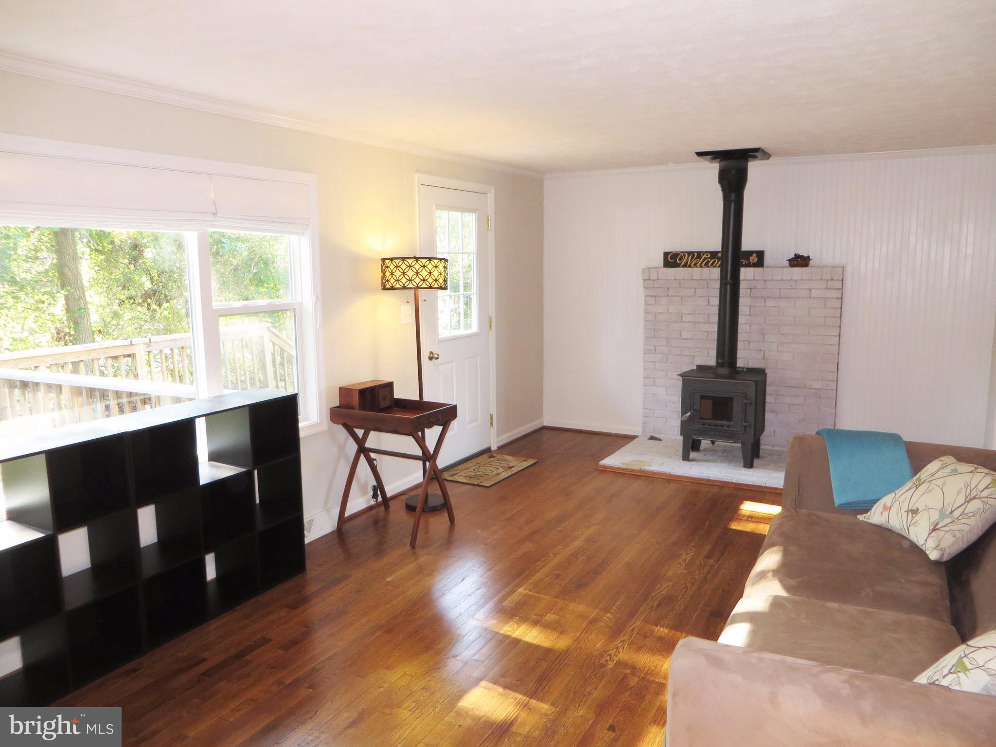 16100 Thomas Road Piney Point, MD 20674 - Photo 2 of 30 Living room with nice light