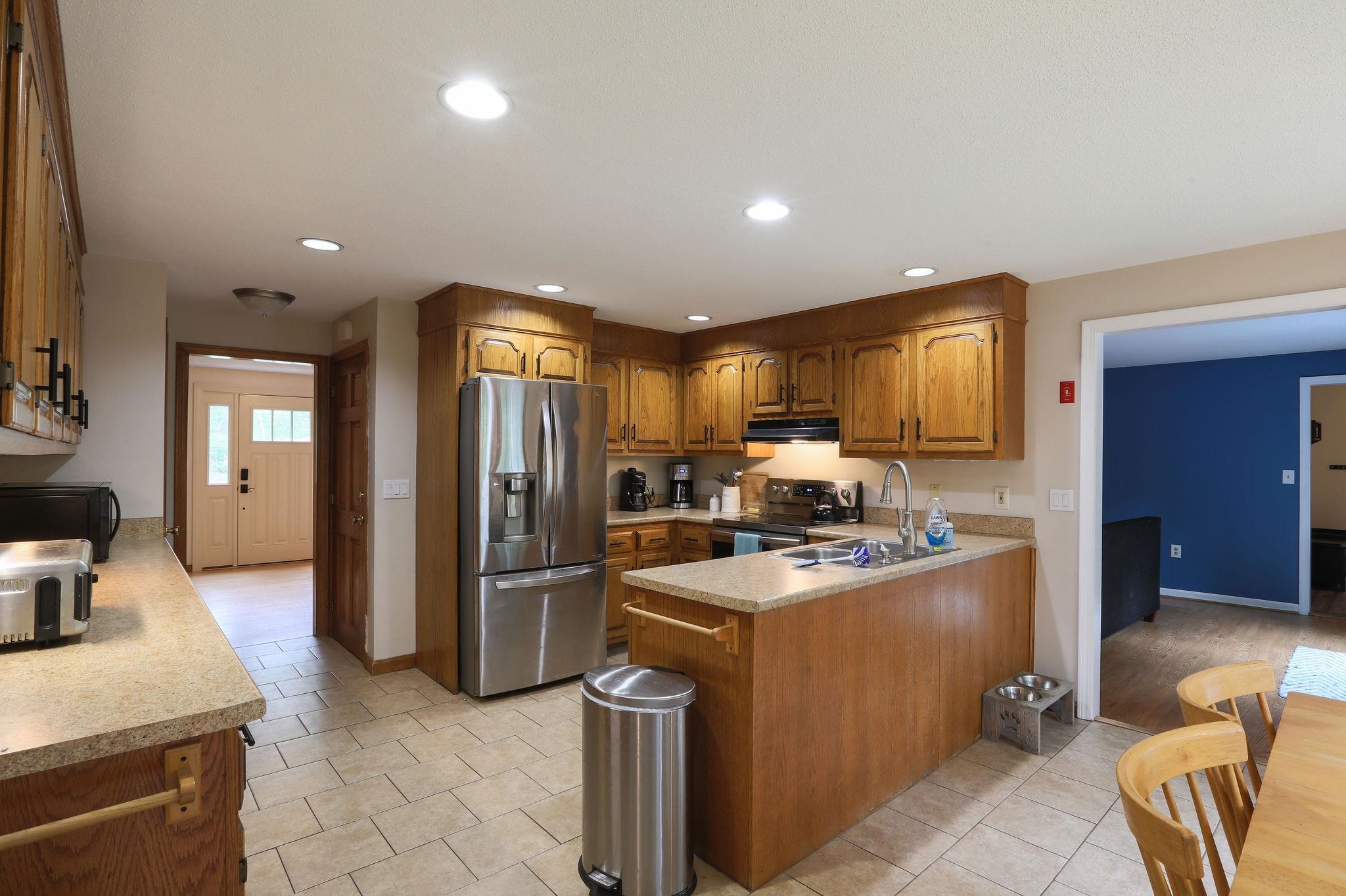 6 David Drive Pelham, NH 03076 - Photo 2 of 36