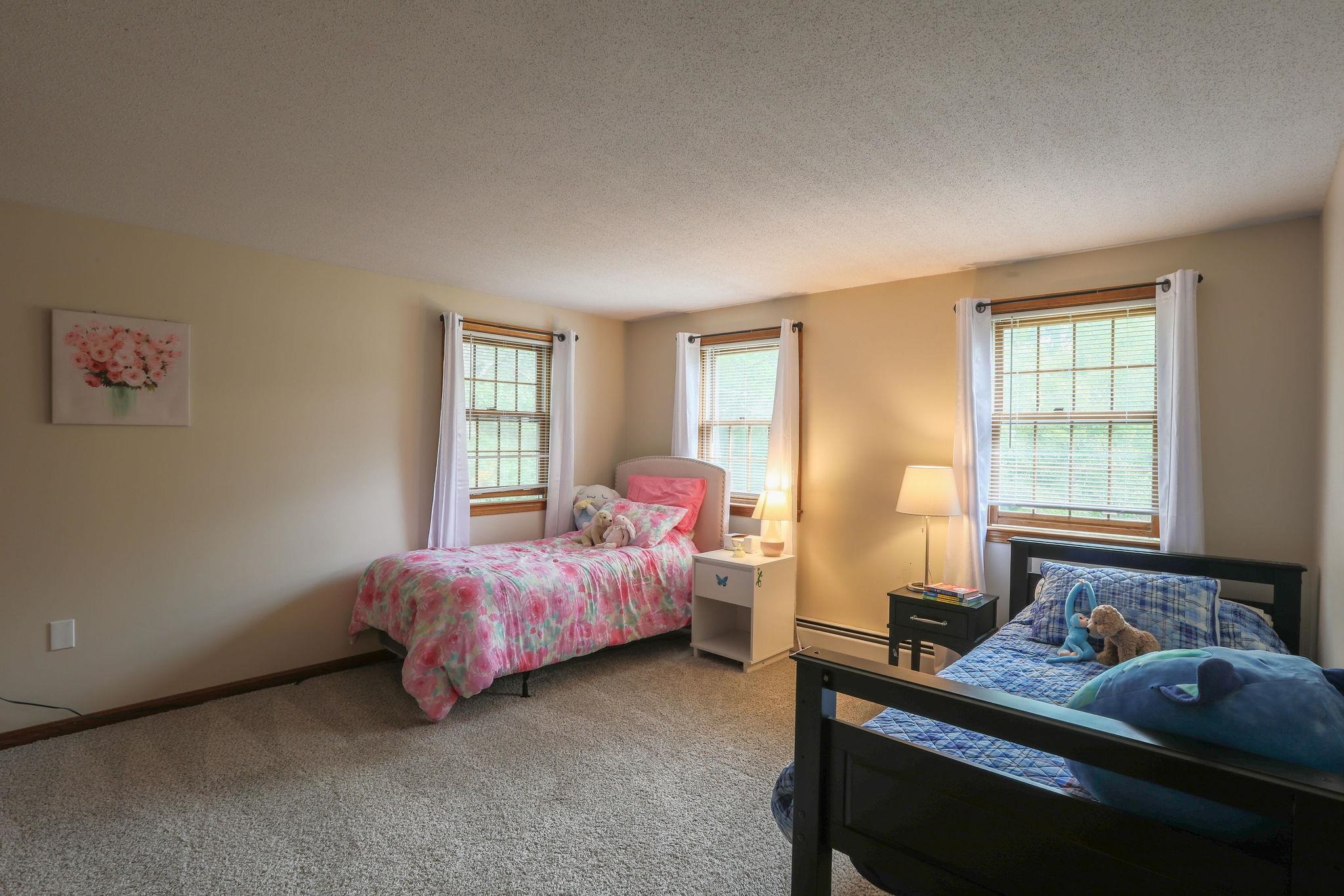 6 David Drive Pelham, NH 03076 - Photo 23 of 36