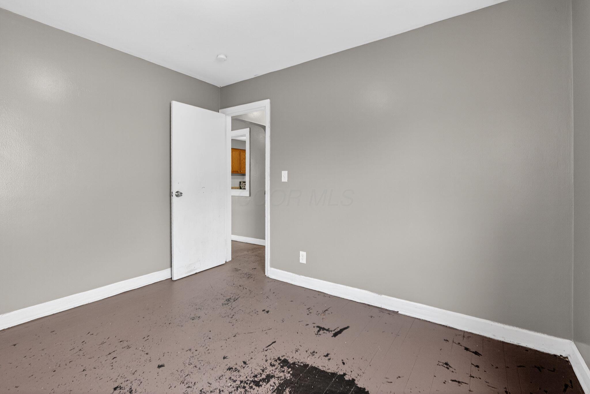 161 South James Road Columbus, OH 43213 - Photo 4 of 34