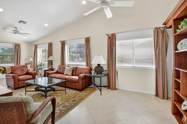 $225,000 | 4 Eastgate Drive, Unit B, Boynton Beach, FL 33436