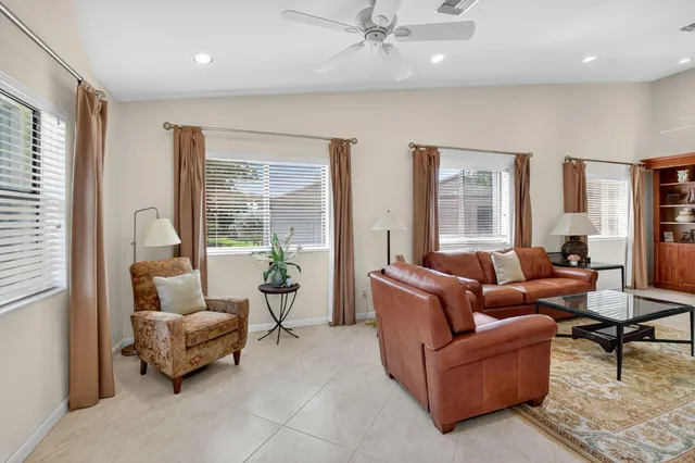$225,000 | 4 Eastgate Drive, Unit B, Boynton Beach, FL 33436