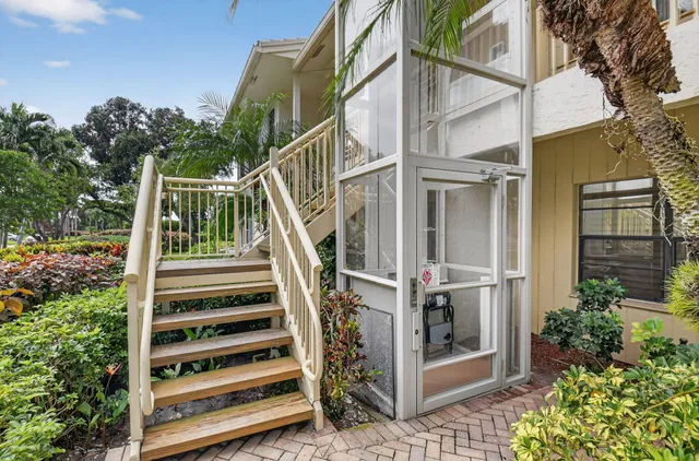 $225,000 | 4 Eastgate Drive, Unit B, Boynton Beach, FL 33436