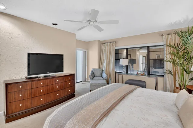 $225,000 | 4 Eastgate Drive, Unit B, Boynton Beach, FL 33436