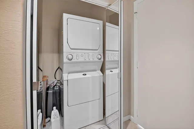 $225,000 | 4 Eastgate Drive, Unit B, Boynton Beach, FL 33436