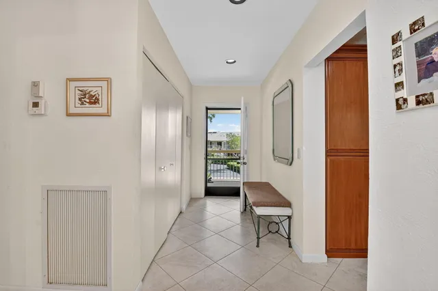 $225,000 | 4 Eastgate Drive, Unit B, Boynton Beach, FL 33436