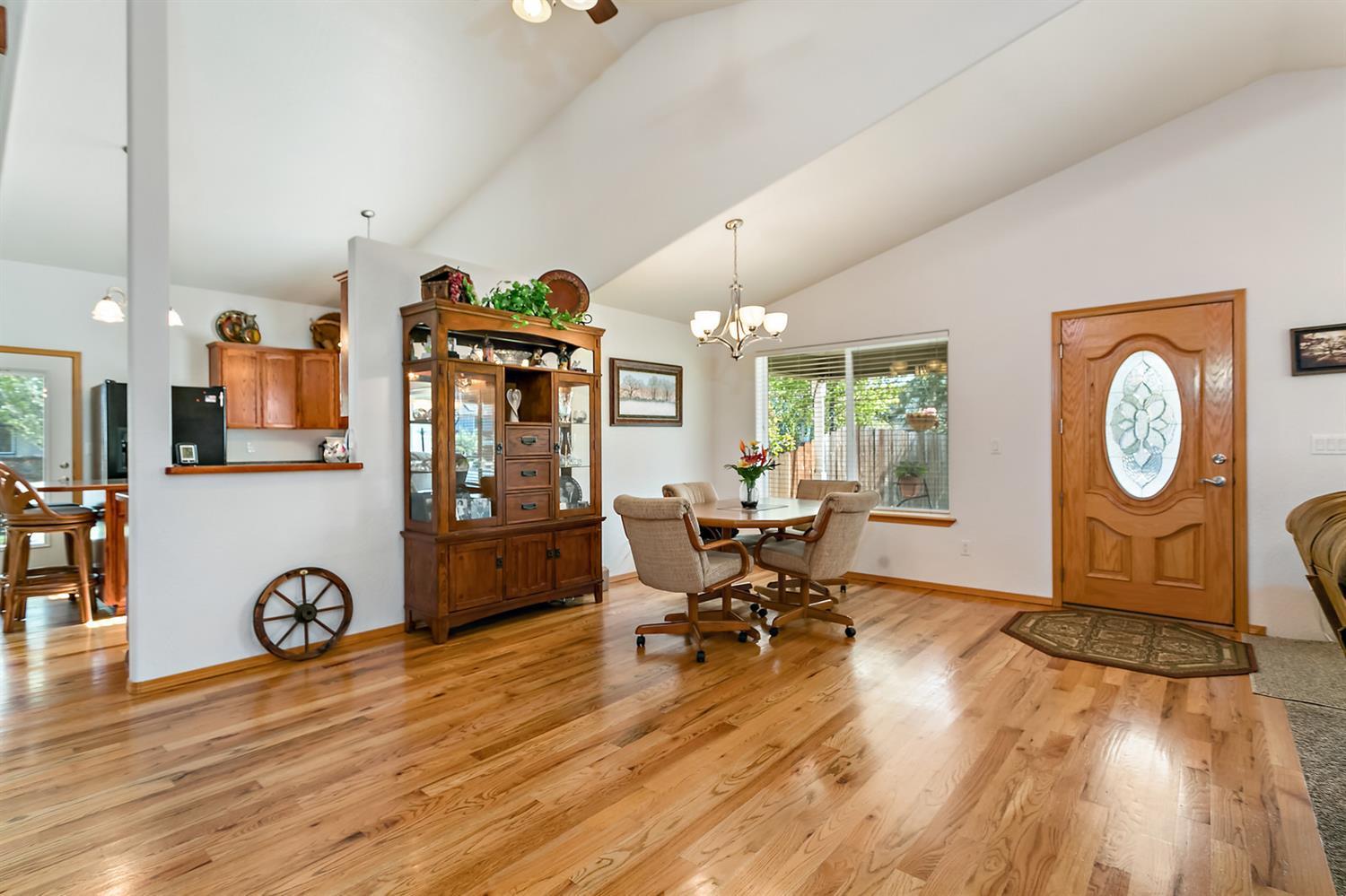 882 Win Way Eagle Point, OR 97524 - Photo 5 of 31 Additional Photo