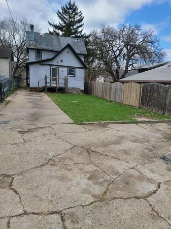 $39,000 | 619 Woodlawn Avenue, Rockford, IL 61103