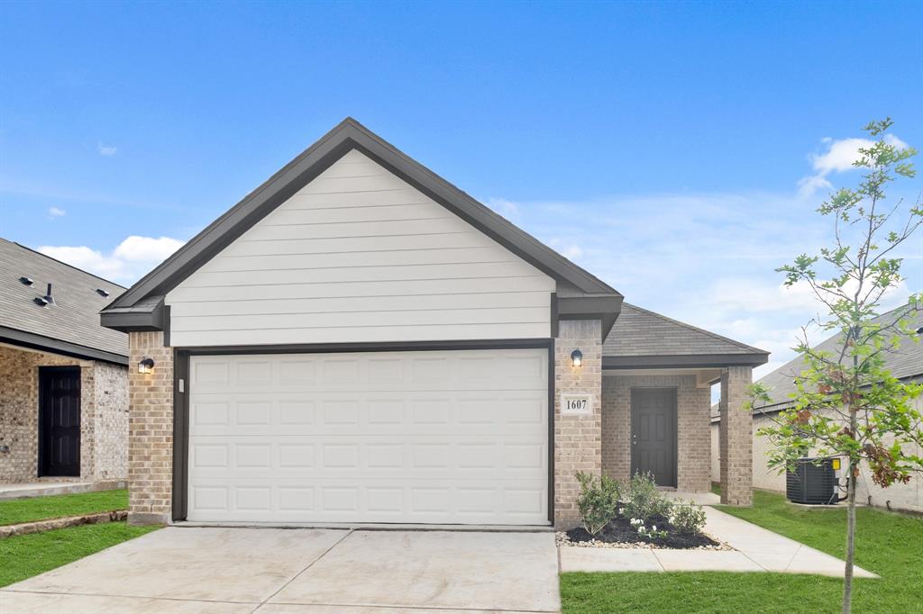 1607 Romans Road Ennis, TX 75119 - Photo 2 of 15 a view of a house with yard and plants