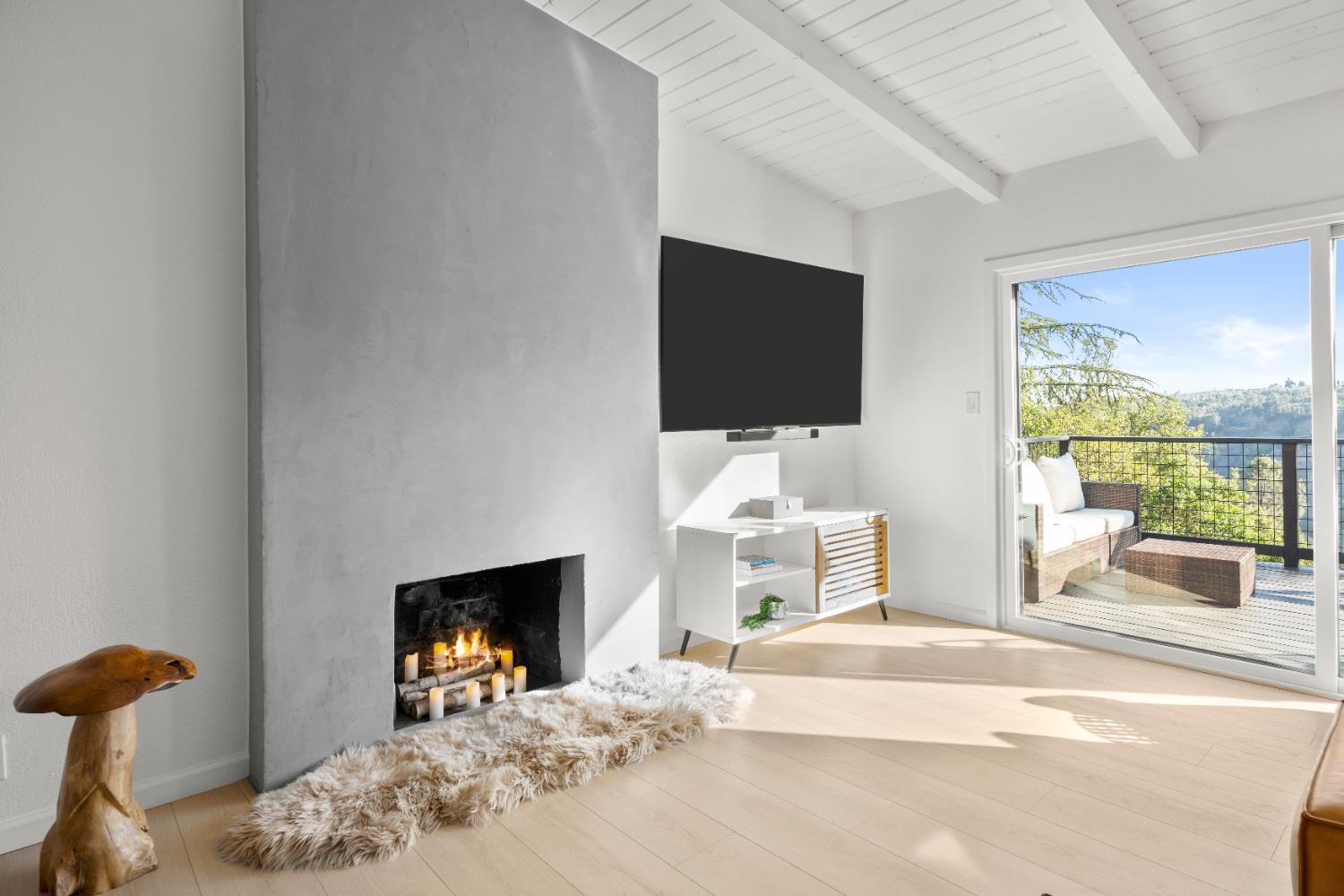 140 Rio Camino Street Auburn, CA 95603 - Photo 14 of 56 a living room with furniture and a flat screen tv