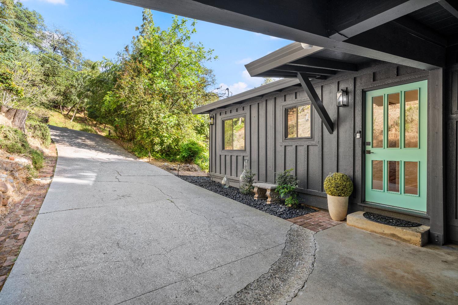 140 Rio Camino Street Auburn, CA 95603 - Photo 6 of 56 a view of a house with backyard and garden
