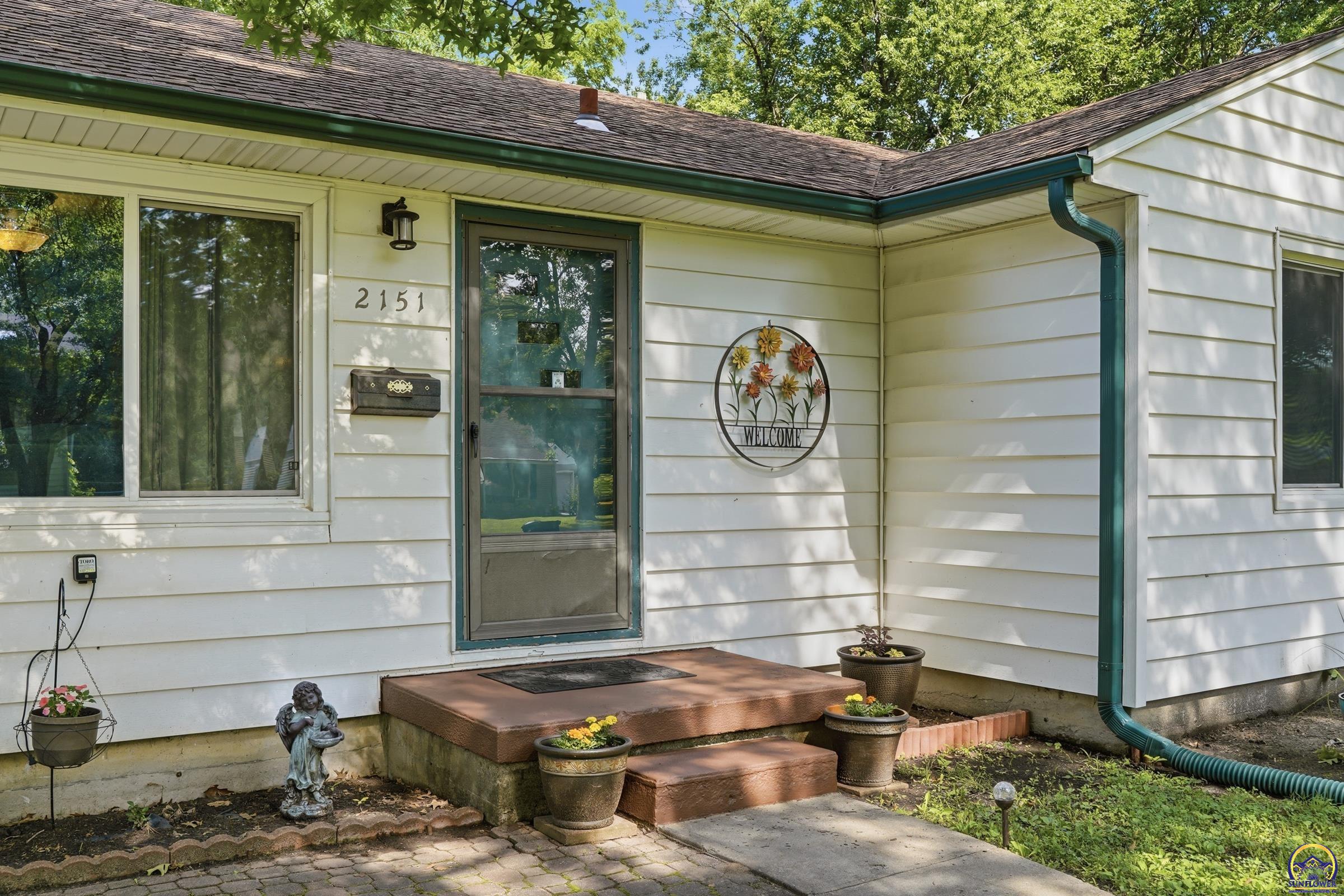 2151 Southwest Burnett Road Topeka, KS 66614 - Photo 3 of 35