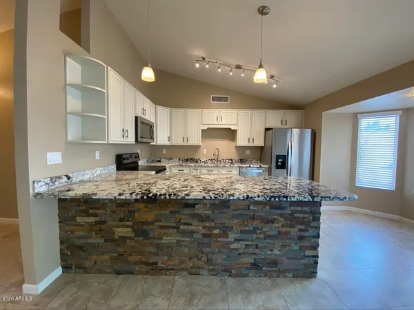 $2,195 | 607 West Rosemonte Drive, Phoenix, AZ 85027