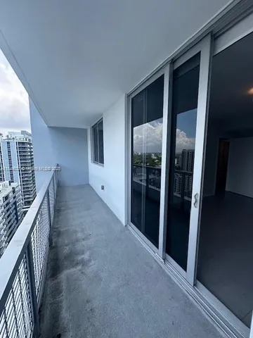 $3,995 | 117 Southwest 10th Street, Unit 2101, Miami, FL 33130