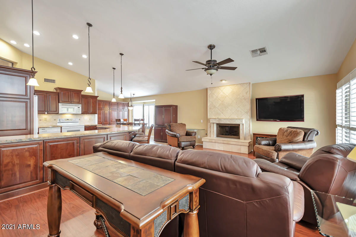 14702 Piccadilly Road Goodyear, AZ 85395 - Photo 12 of 28 QPT - DSC_1963