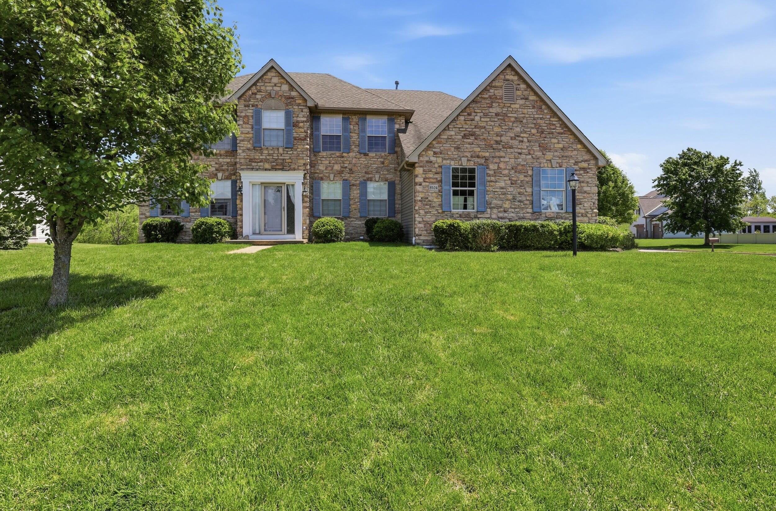 8104 Amanda Northern Road Northwest Canal Winchester, OH 43110 - Photo 2 of 27 Deep front yard