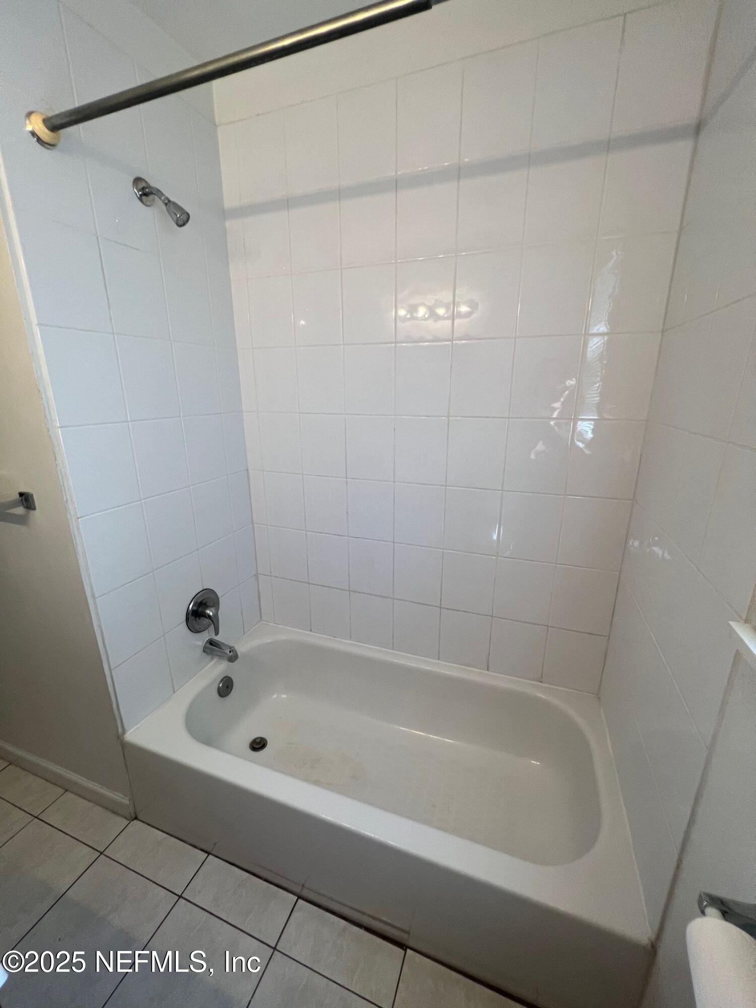 2614 College Street, Unit 1 Jacksonville, FL 32204 - Photo 14 of 17 a bathroom with a bathtub
