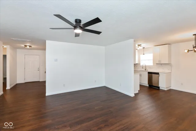 $299,900 | 7399 Glendale Drive, Avon, IN 46123