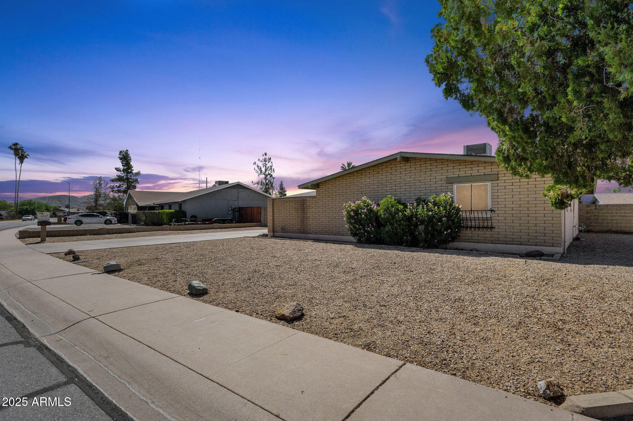 3537 West Shangri-la Road Phoenix, AZ 85029 - Photo 3 of 23 46-web-or-mls-3537-w-shangri-la-rd