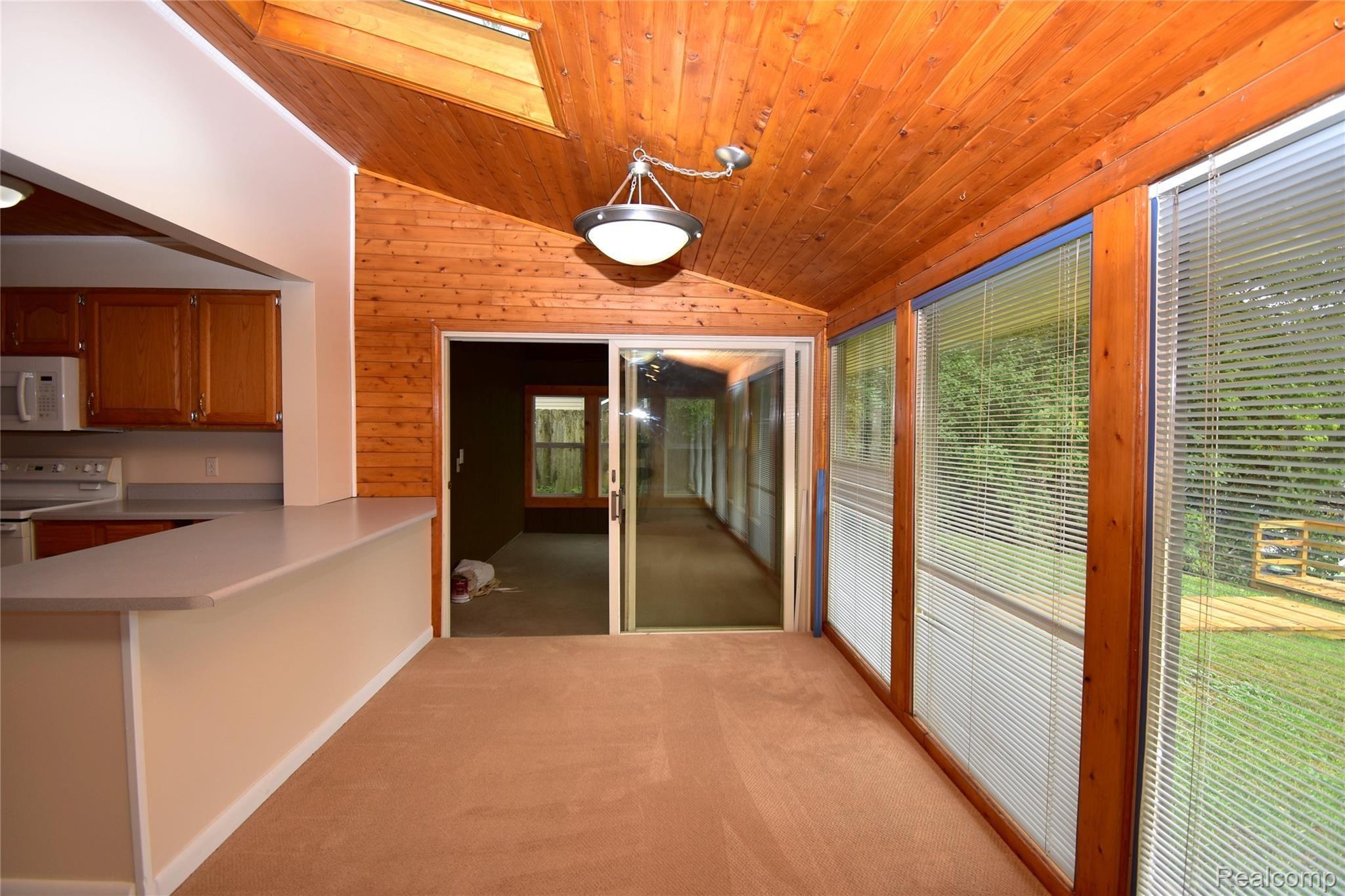 1826 Darwin Road Pinckney, MI 48169 - Photo 10 of 25 8 DINING AREA.JPG