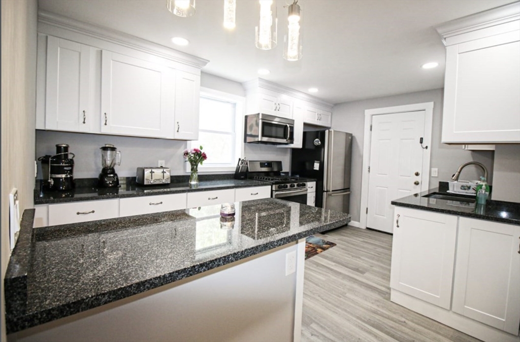 6 Bay View Avenue Lynn, MA 01902 - Photo 5 of 22