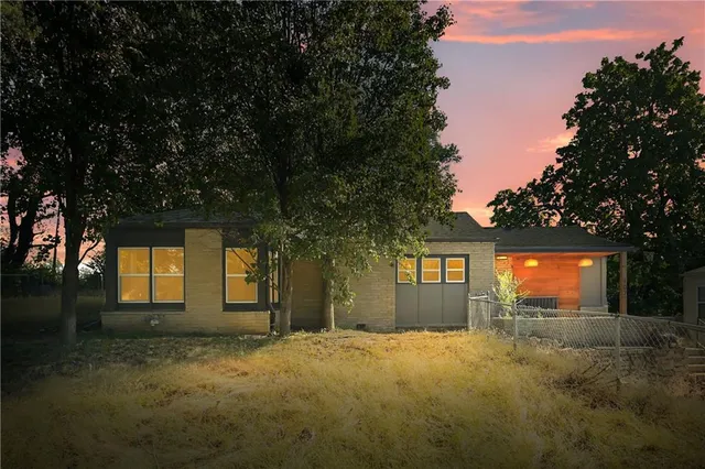 $209,500 | 107 South Claremont Avenue, Sugar Creek, MO 64054