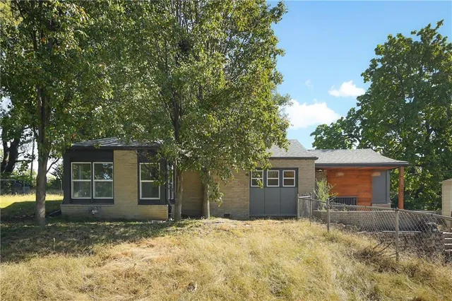 $209,500 | 107 South Claremont Avenue, Sugar Creek, MO 64054