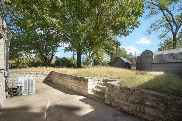 $209,500 | 107 South Claremont Avenue, Sugar Creek, MO 64054