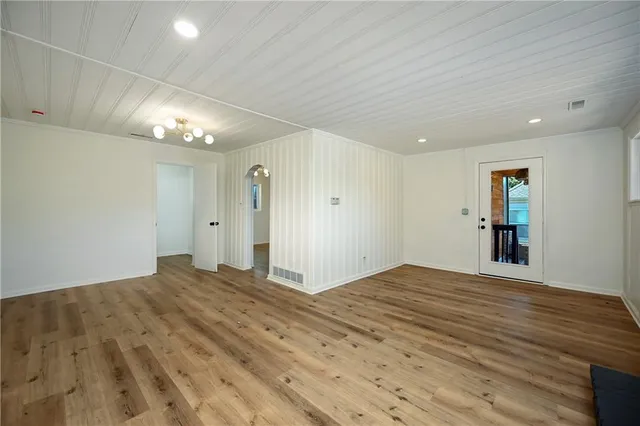 $209,500 | 107 South Claremont Avenue, Sugar Creek, MO 64054