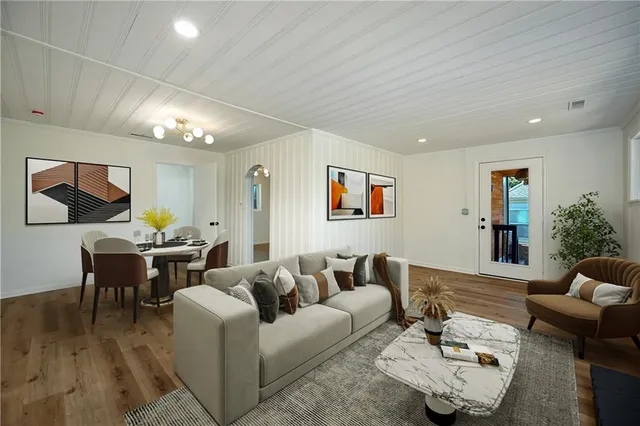 $209,500 | 107 South Claremont Avenue, Sugar Creek, MO 64054