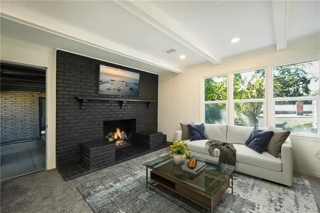 $209,500 | 107 South Claremont Avenue, Sugar Creek, MO 64054