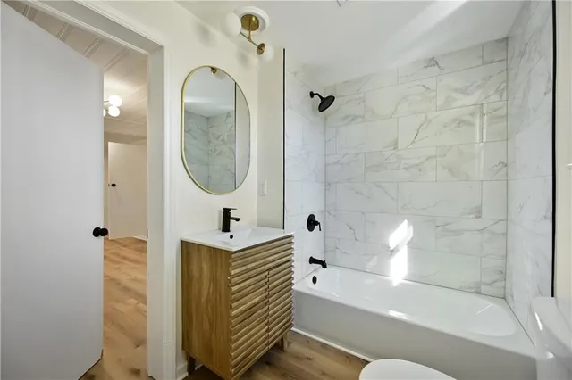 $209,500 | 107 South Claremont Avenue, Sugar Creek, MO 64054