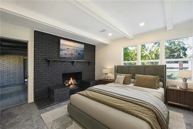 $209,500 | 107 South Claremont Avenue, Sugar Creek, MO 64054