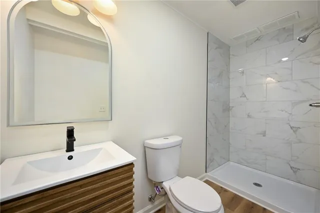 $209,500 | 107 South Claremont Avenue, Sugar Creek, MO 64054