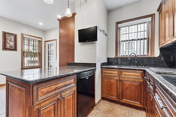 28 Bond Street Lowell, MA 01851 - Photo 5 of 42