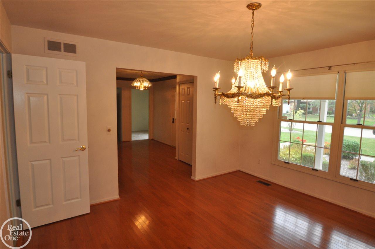 425 Tanglewood Drive Rochester, MI 48309 - Photo 4 of 30 31265421-3.JPG