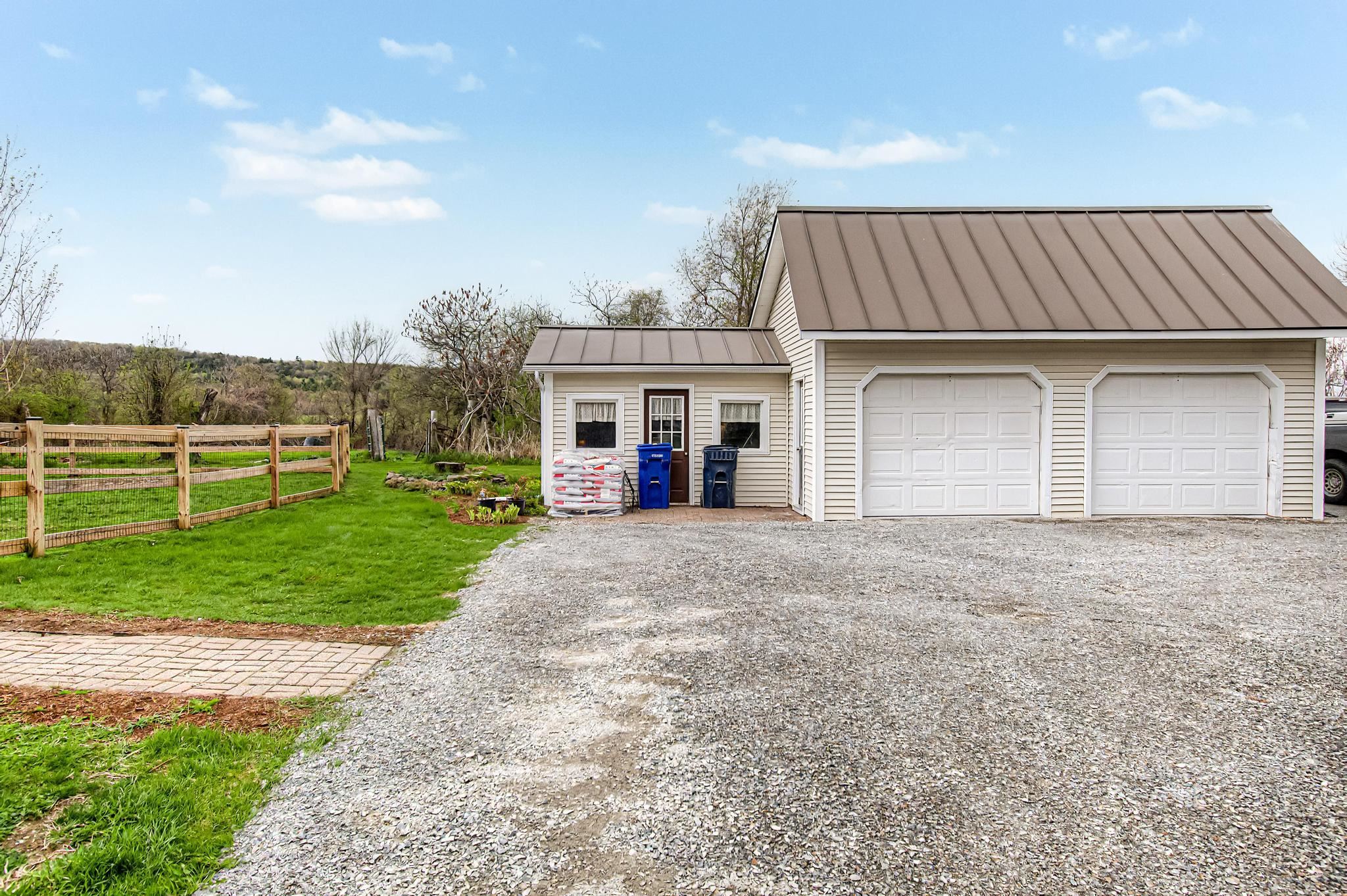 1860 Fairfax Road St. Albans Town, VT 05478 - Photo 5 of 60