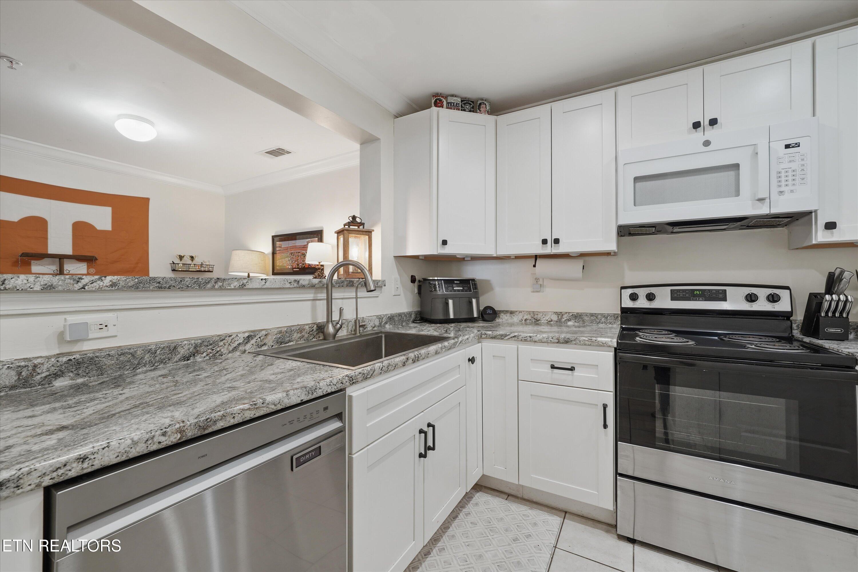 3700 Spruce Ridge Way, Unit 1922 Knoxville, TN 37920 - Photo 11 of 32 11-3700 Spruce Ridge Way #1922 22