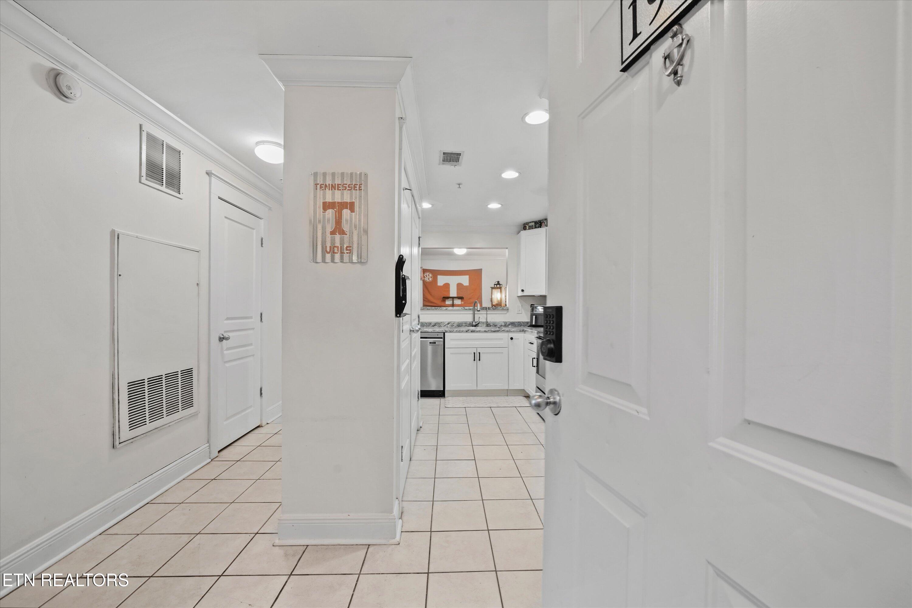 3700 Spruce Ridge Way, Unit 1922 Knoxville, TN 37920 - Photo 3 of 32 03-3700 Spruce Ridge Way #1922 28