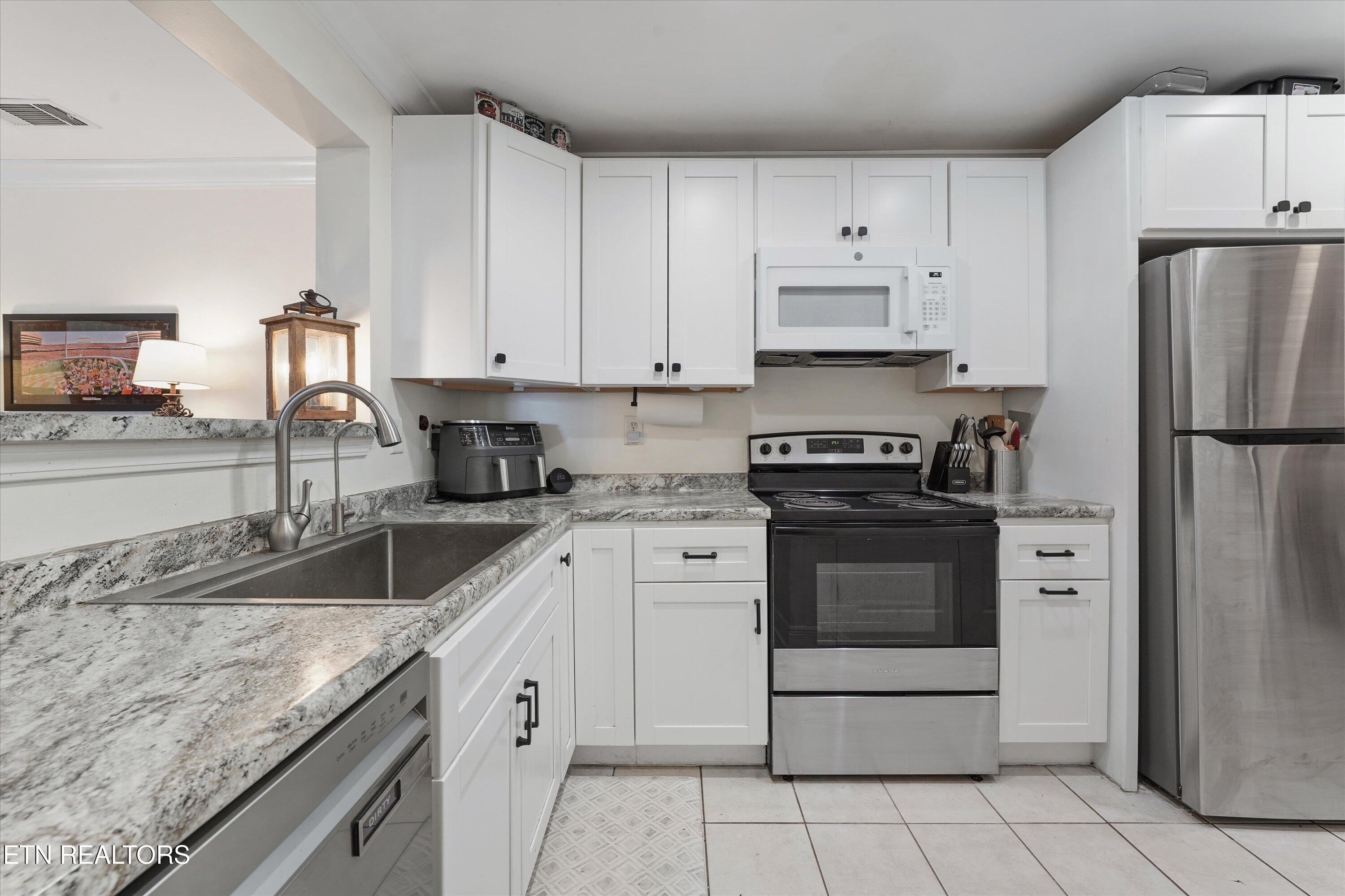 3700 Spruce Ridge Way, Unit 1922 Knoxville, TN 37920 - Photo 10 of 32 10-3700 Spruce Ridge Way #1922 21