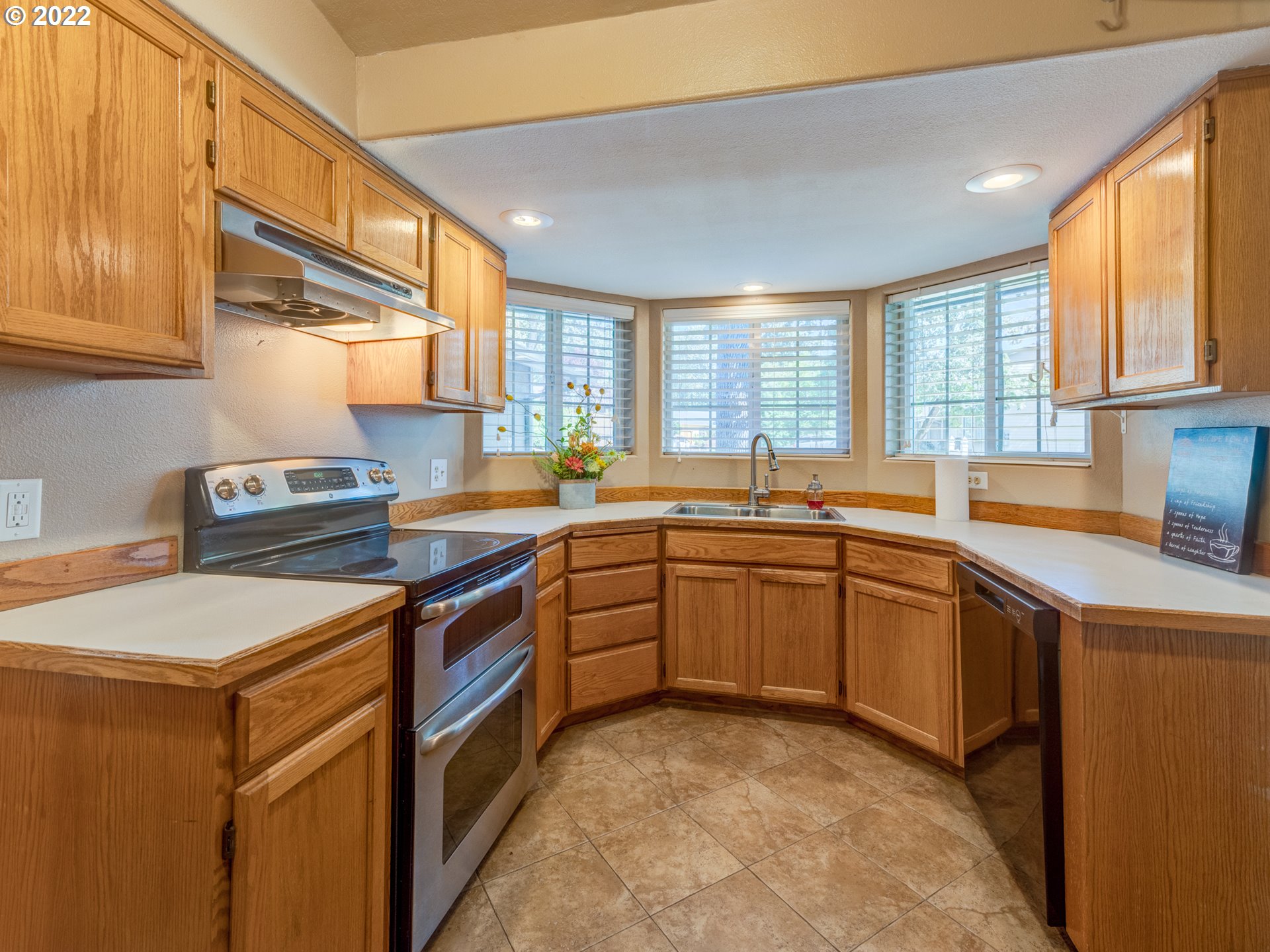 4323 Forsythia Street Springfield, OR 97478 - Photo 7 of 29