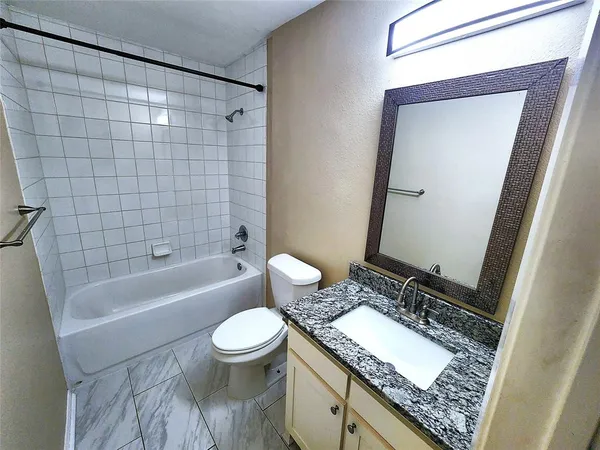$2,400 | 127 Cooper Street, Cedar Hill, TX 75104