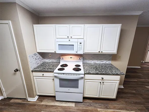 $2,400 | 127 Cooper Street, Cedar Hill, TX 75104