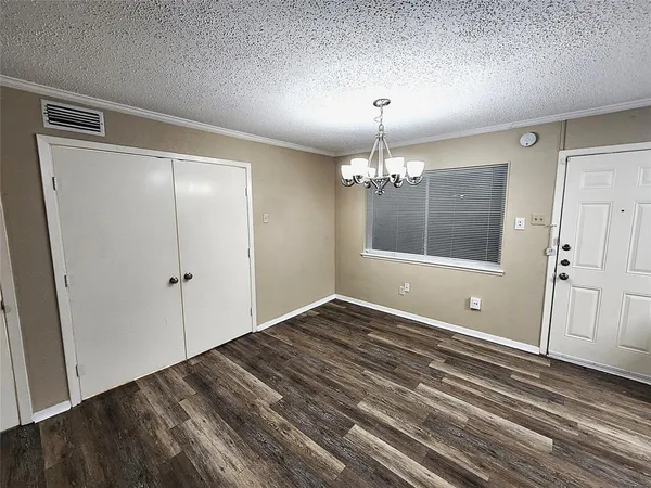 $2,400 | 127 Cooper Street, Cedar Hill, TX 75104